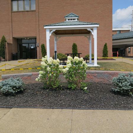 Best Western Plus Wooster Hotel & Conference Center Exterior photo
