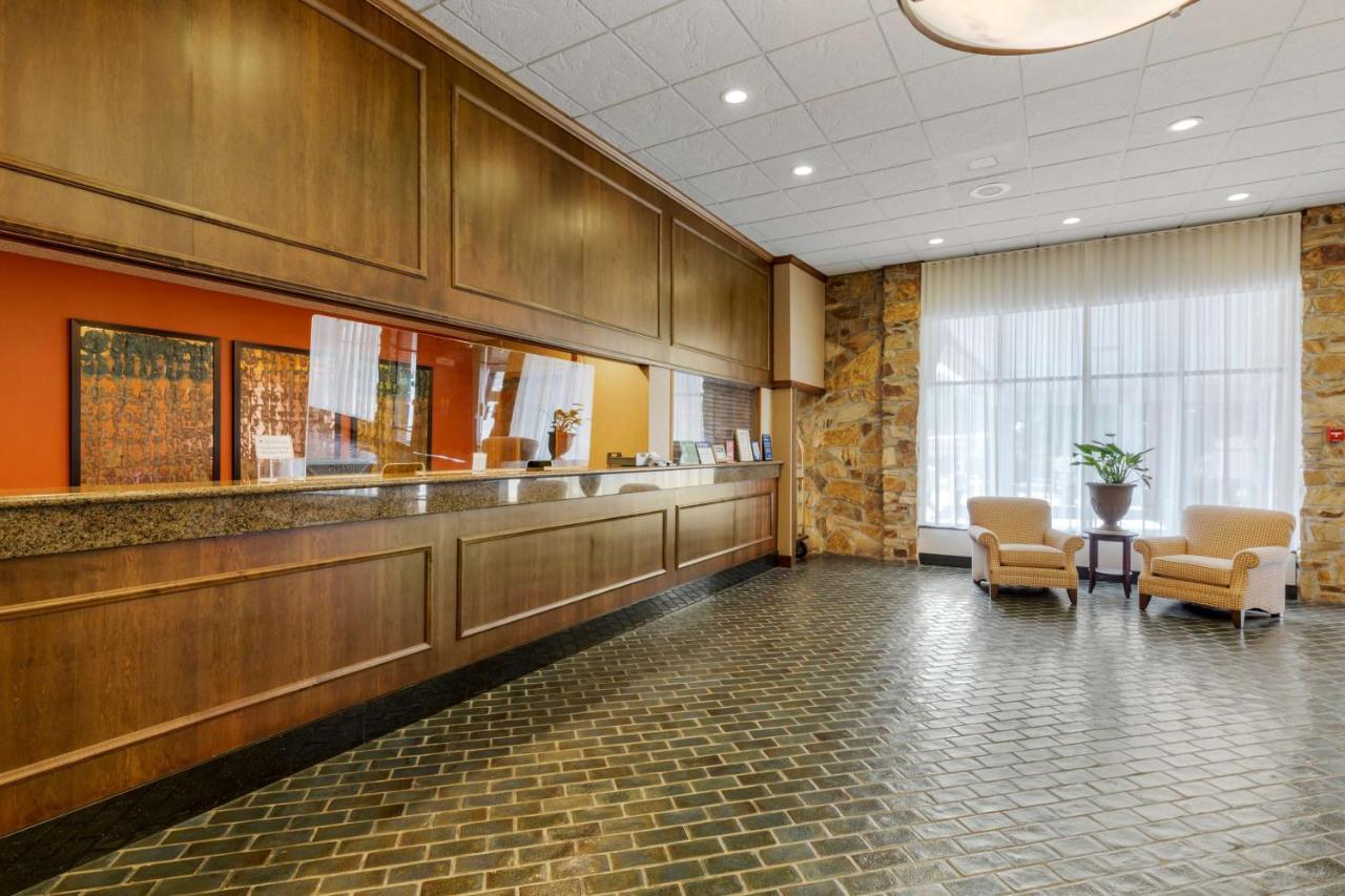 Best Western Plus Wooster Hotel & Conference Center Exterior photo
