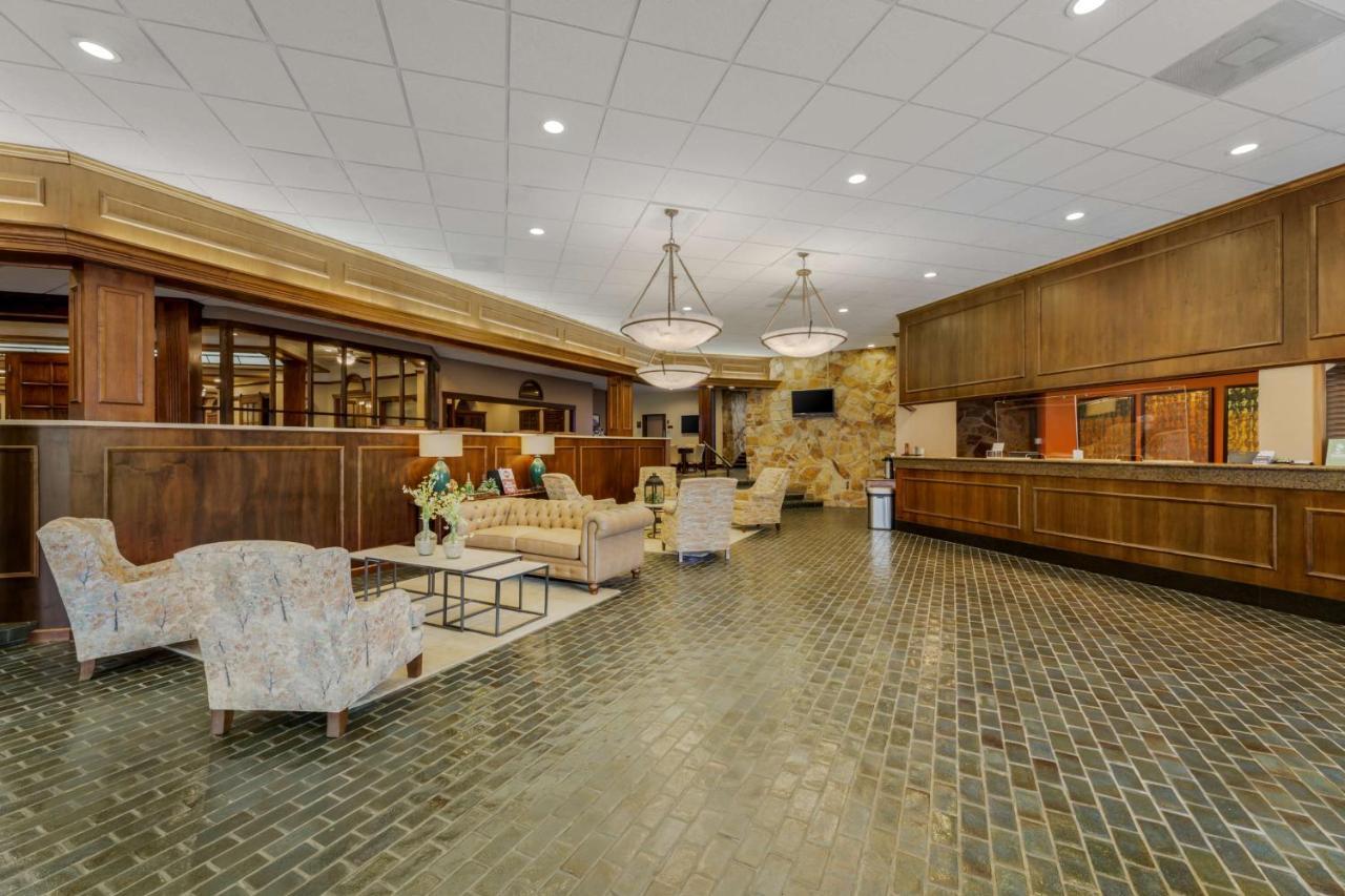 Best Western Plus Wooster Hotel & Conference Center Exterior photo