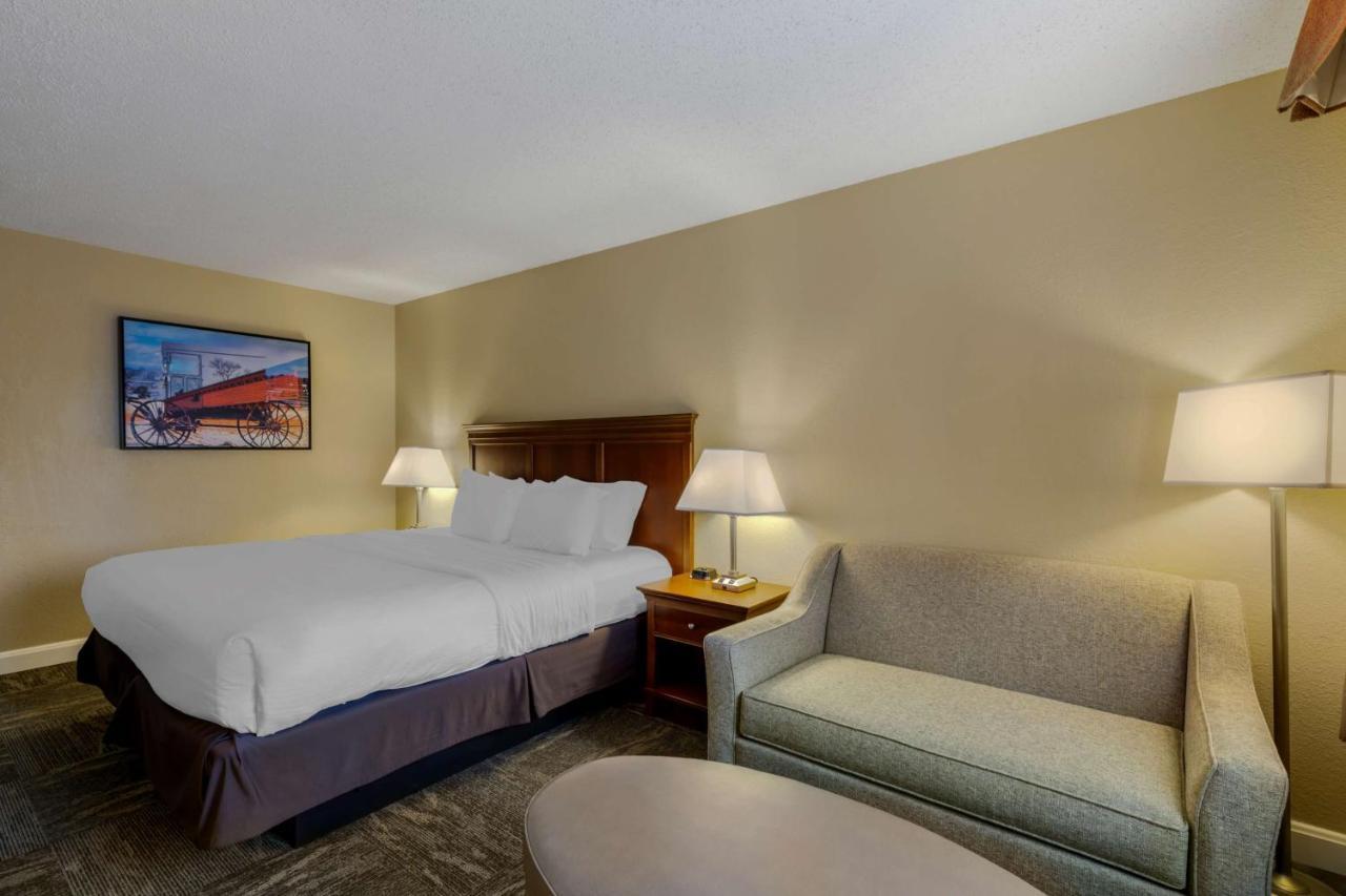 Best Western Plus Wooster Hotel & Conference Center Exterior photo