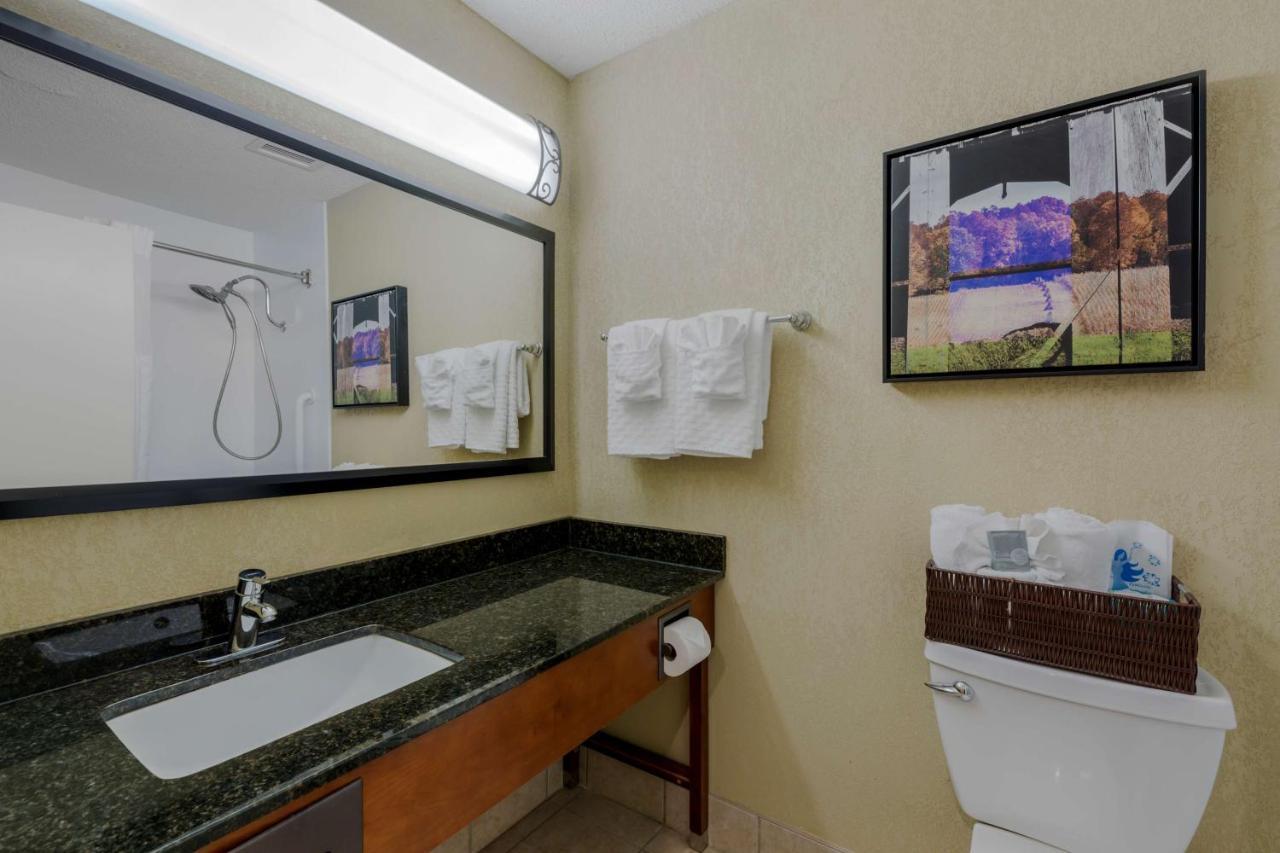 Best Western Plus Wooster Hotel & Conference Center Exterior photo