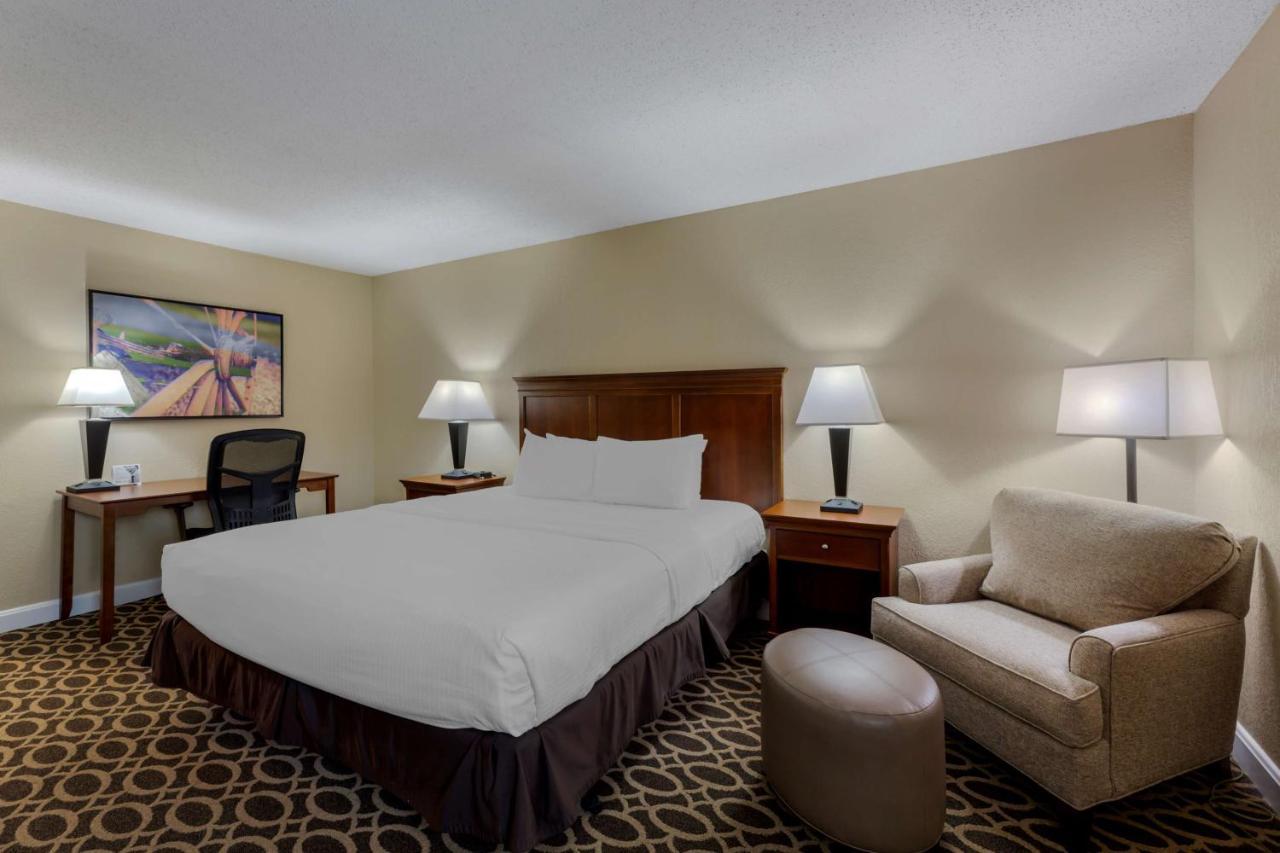 Best Western Plus Wooster Hotel & Conference Center Exterior photo
